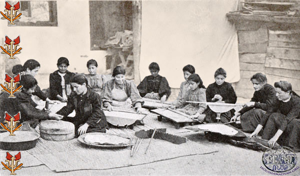 Mutfakta çalışan kızlar. FOTOĞRAF • houshamadyan.org