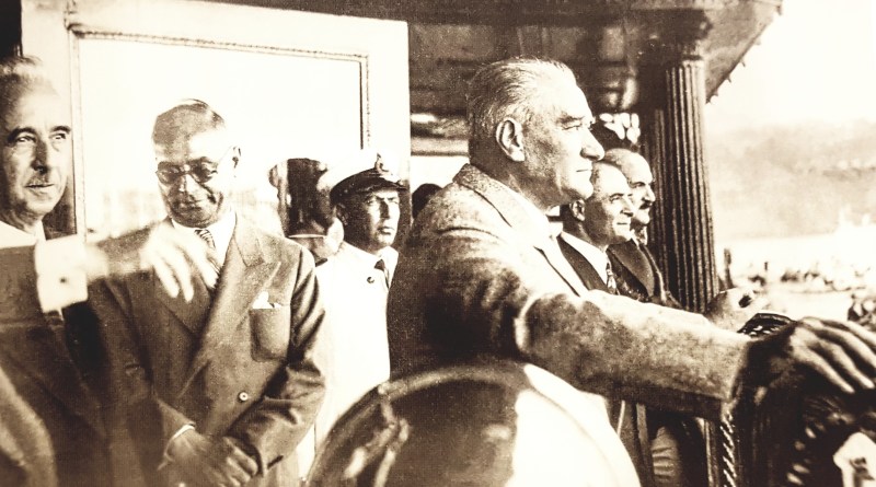 1930'ların sonlarına doğru Mustafa Kemal Atatürk