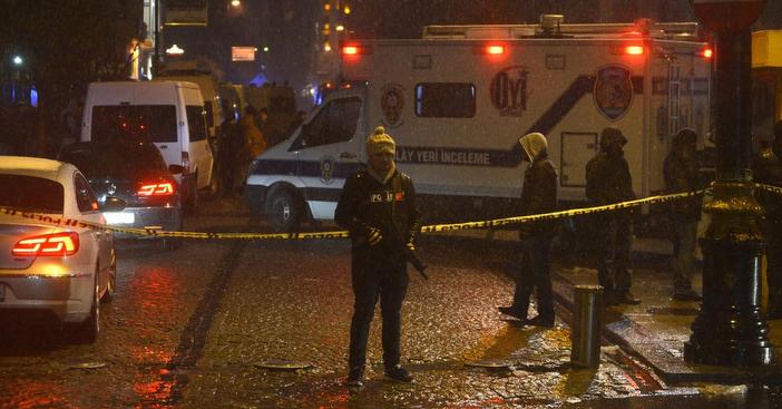 Suicide bomber targets police station in Sultanahmet: 1 police officer dead
