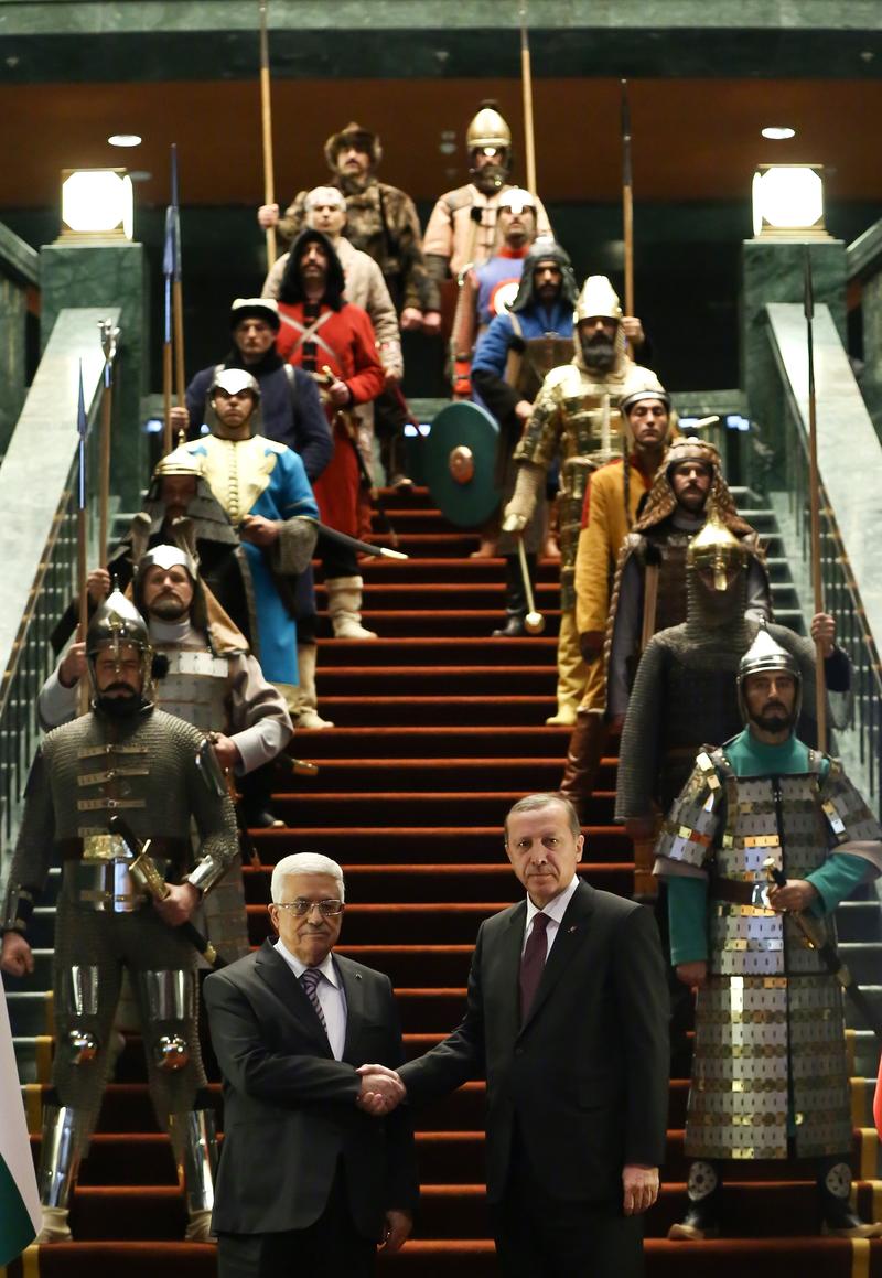 Mahmud Abbas ve Recep Tayyip Erdoğan, '16 Türk devleti askeri'yle. 