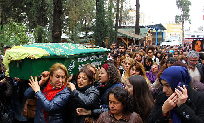Özgecan Aslan taken to final resting place on the shoulders of women