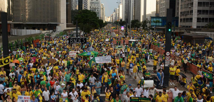 Binlerce Brezilyalıdan yolsuzluk protestosu