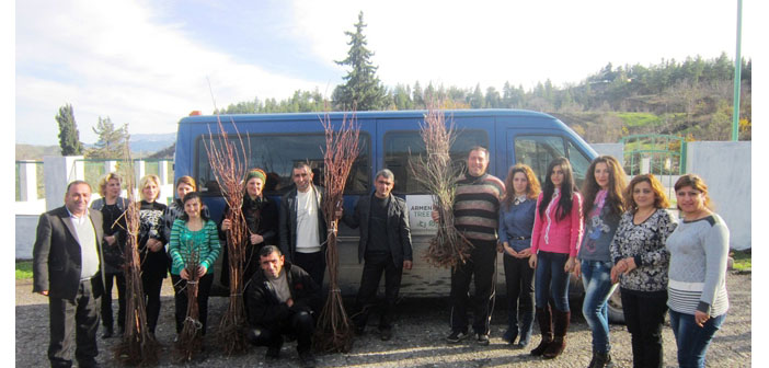 Karabağ'a sığınan Suriyeli göçmenler için meyve ağaçları dikildi