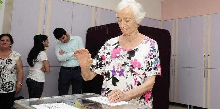 Turkey goes to polls for historical election
