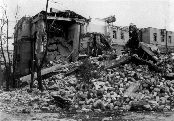 Karabağ Savaşı’nda Stepanakert şehrindeki yıkıntılar. 1992