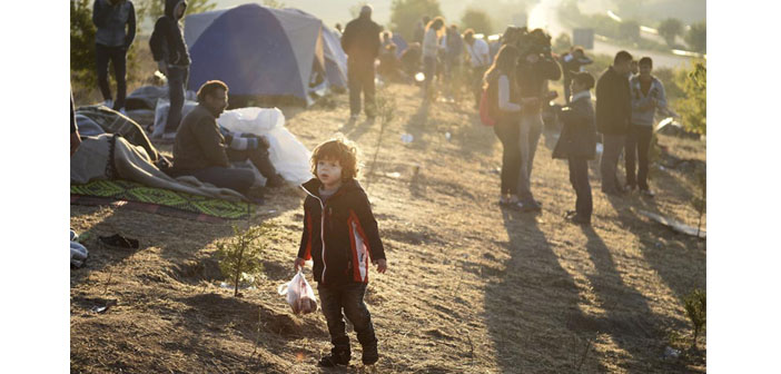 Suriyeli sığınmacılar geceyi otoyol kenarında geçirdi