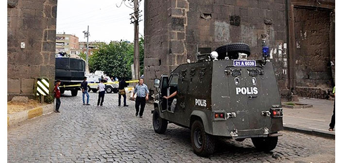 Diyarbakır’da 9 yaşındaki bir çocuk ve bir polis öldü