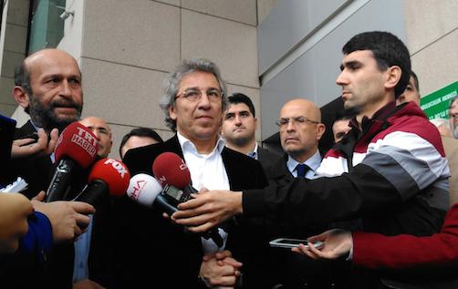 Objection to the arrestment of Can Dündar and Erdem Gül