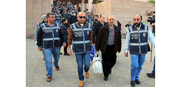İzmir “Paralel yapı” soruşturmasında 17 tutuklama