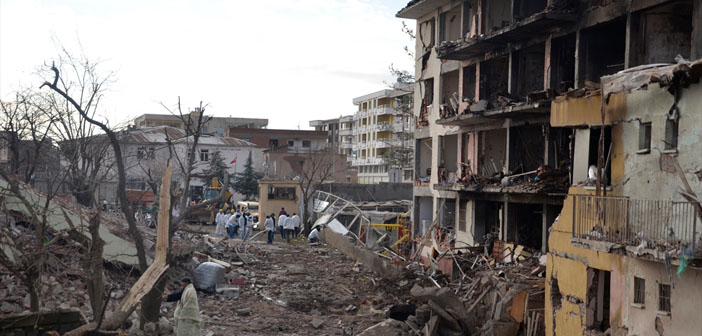 Diyarbakır'da bombalı saldırı: 6 ölü 39 yaralı