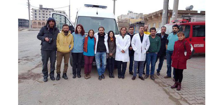 Engellenen sağlık ekibi: Yaralılar hastaneye ulaştırılana kadar Cizre'deyiz