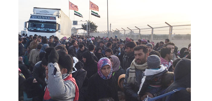 Halep kuşatması: Mülteciler sınır kapısında bekliyor