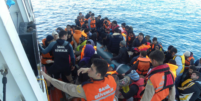 Mültecilerin Türkiye’ye iadesi başladı: Cehennemden cehenneme