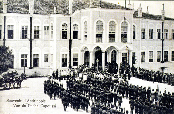 Paşa Kapısı binası. 14 Ekim 1915 gecesi baskına uğrayan ilk 100 Ermeni, sorgulanmak üzere  bu hükümet binasına getirilecekler ve mallarına el konulacaktır. (Ağasyan, 1935)