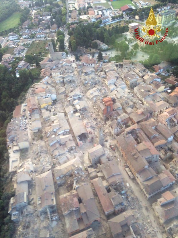 Depremden en çok etkilenen kasaba olan Amatrice'in havadan görüntüsü. Fotoğraf: HANDOUT/Reuters