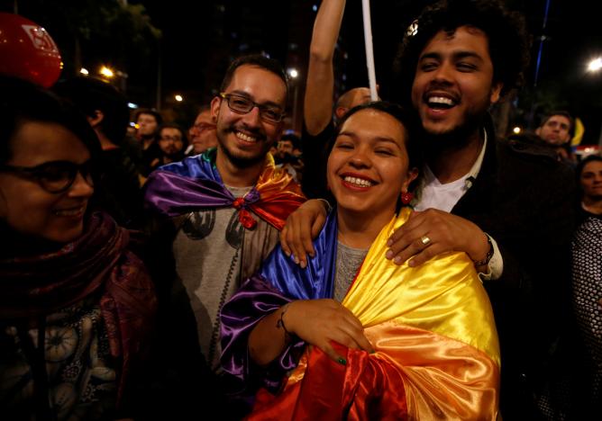 Küba'da imzalanan anlaşma sonrası Kolombiya, Bogota sokaklarında halk barışı kutladı. Fotoğraf: Reuters