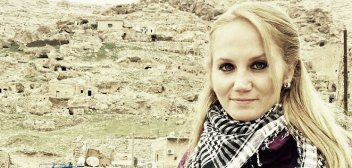 Sanatçı Pınar Aydınlar’a polise hakaret iddiasıyla 14 ay hapis cezası