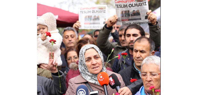 “Saturday Mothers” stand in solidarity with Cumhuriyet