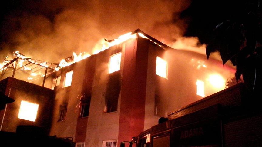 Öğrenci yurdunda yangın: 12 kişi hayatını kaybetti