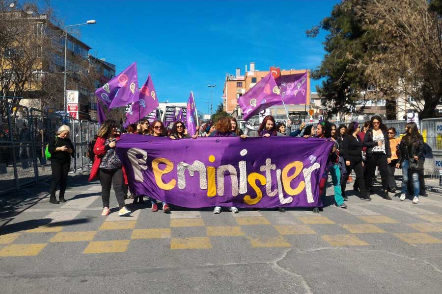 5 Mart'ta Bakırköy'de düzenlenen mitinge pek çok kadın örgütü katıldı. 