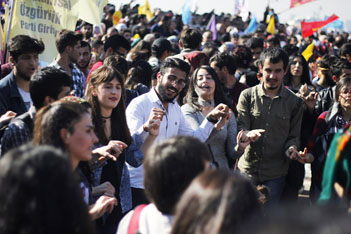 Gündoğdu Meydanı'ndan Newroz manzaraları