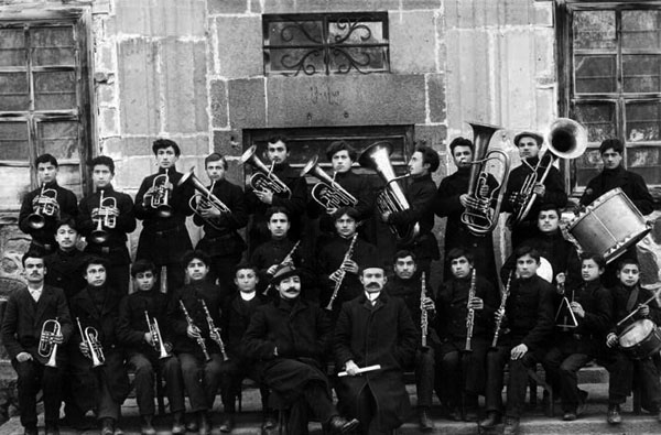 Sanasaryan Okulu Müzik Kulübü öğrencileri