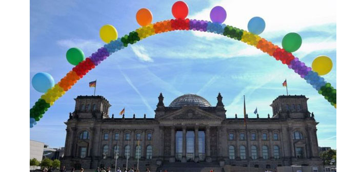 Almanya'da eşcinsel evlilik yasası kabul edildi