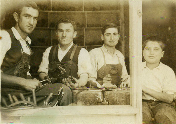 Soldan sağa; Setrak Erbal, Mınasagan Lord, Garbis Kuyumcu ve Şant Kuyumcu