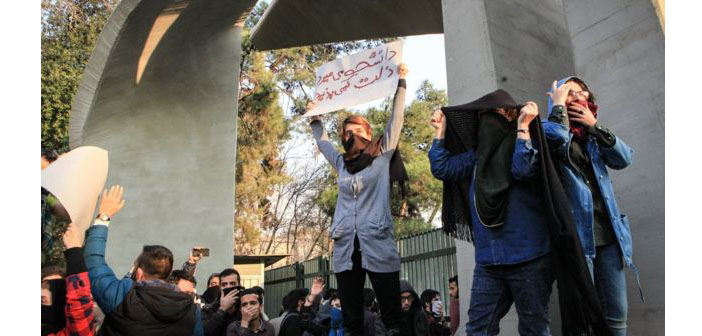 İran'daki protestolar: Hayatını kaybedenlerin sayısı en az 22