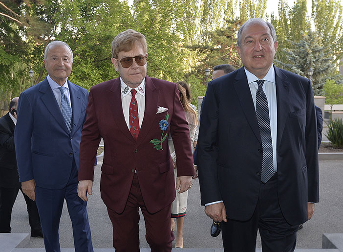 Ermenistan’da Elton John rüzgarı