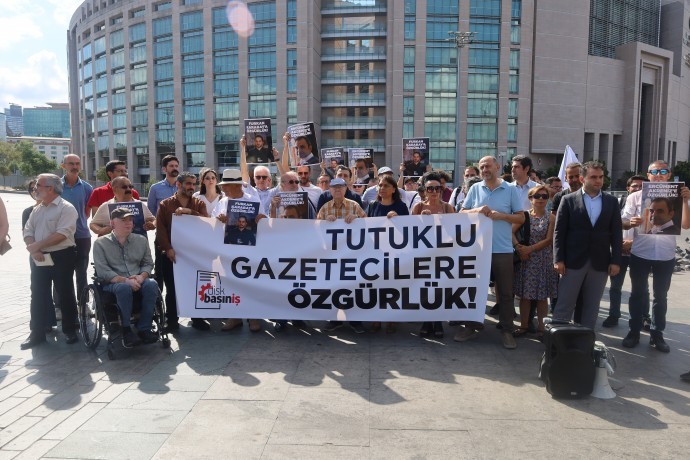 Tutuklu gazeteci Ercüment Akdeniz’in duruşması başladı