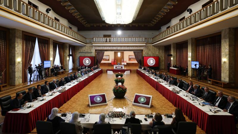 Çözüm Süreci Komisyonu'nda barolar dinleniyor