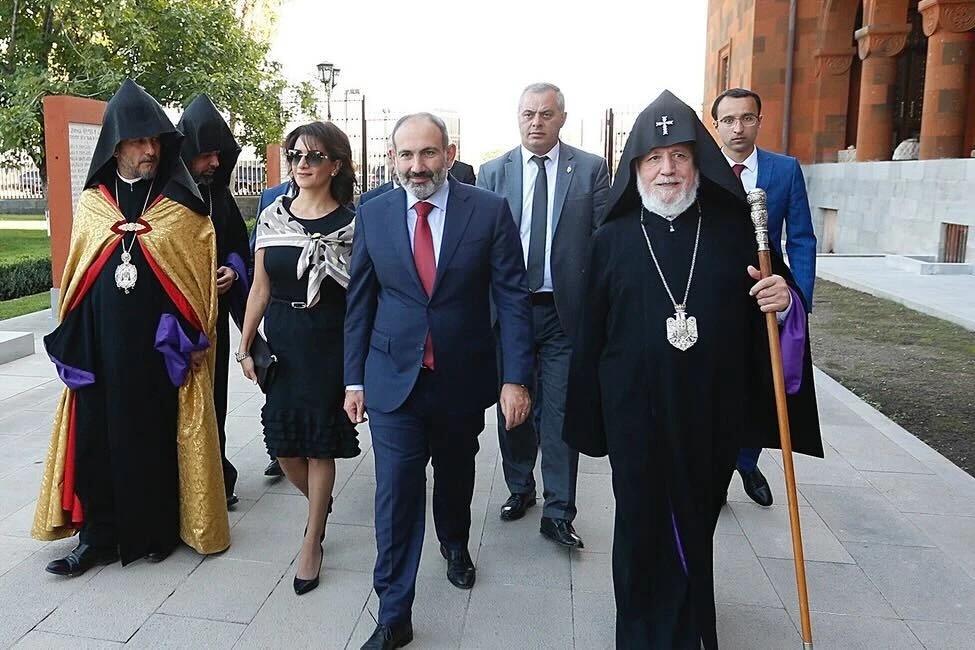 Paşinyan'dan iddia: Ermeni kilisesi lideri Karekin'in çocuğu var