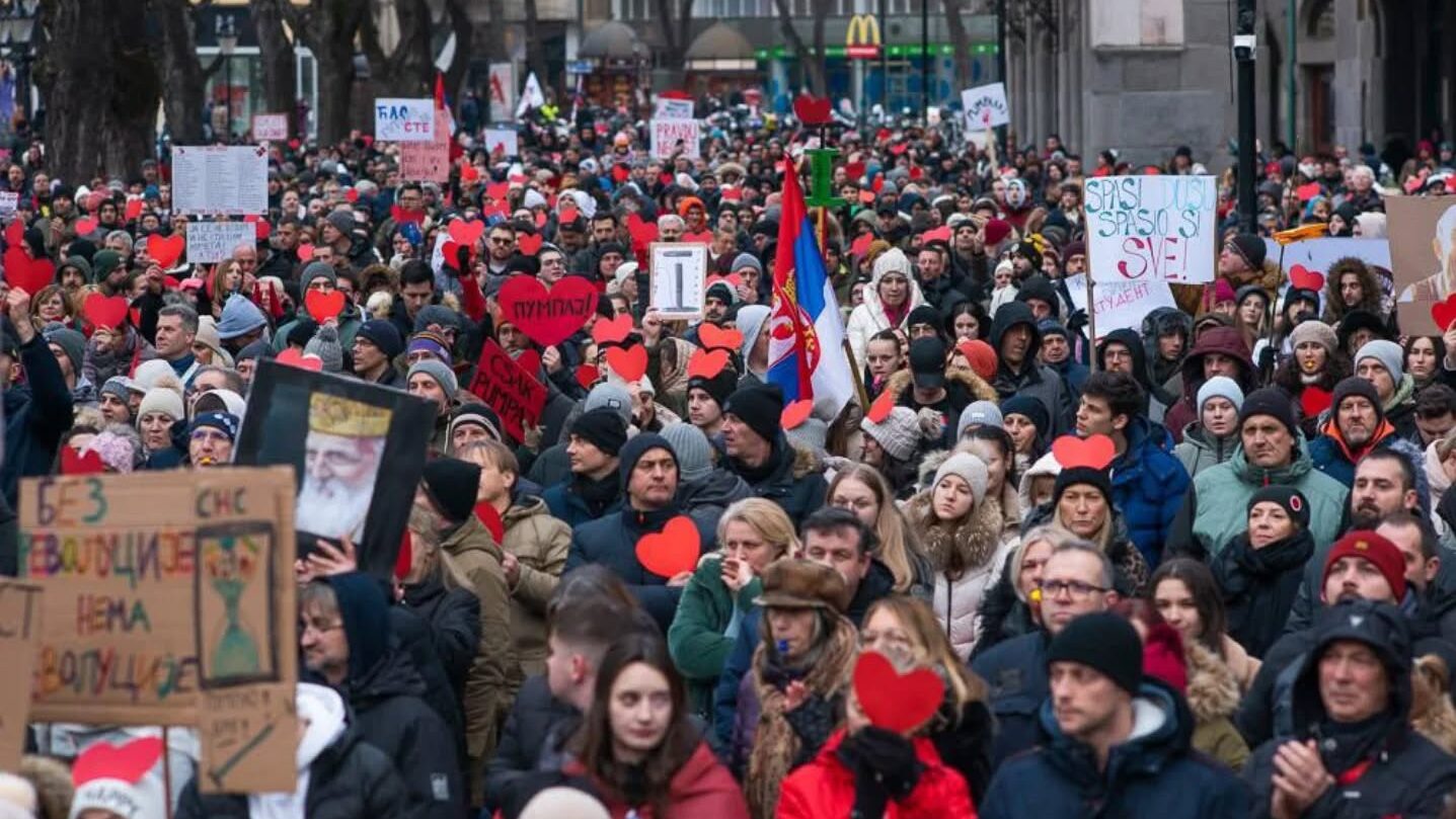 Sırbistan'da ne oluyor: “Tren istasyonu kazası halkın öfkesini ateşledi”