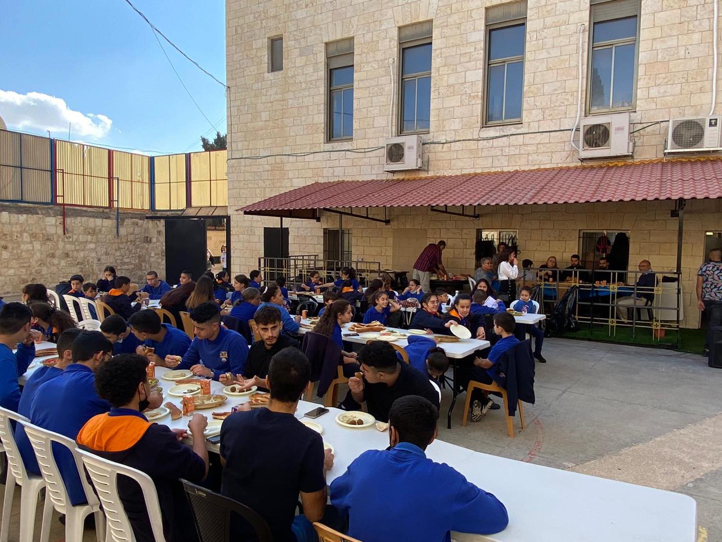 Kudüs Tarkmançats Okulu öğrencileri birarada