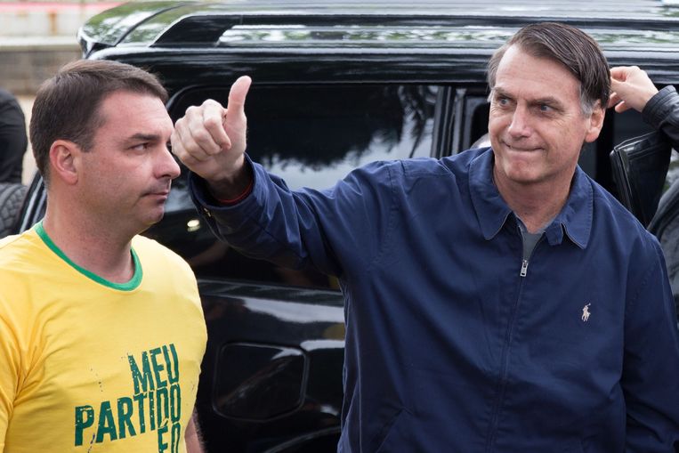 Brezilya'da aşırı sağcı aday Bolsonaro önde