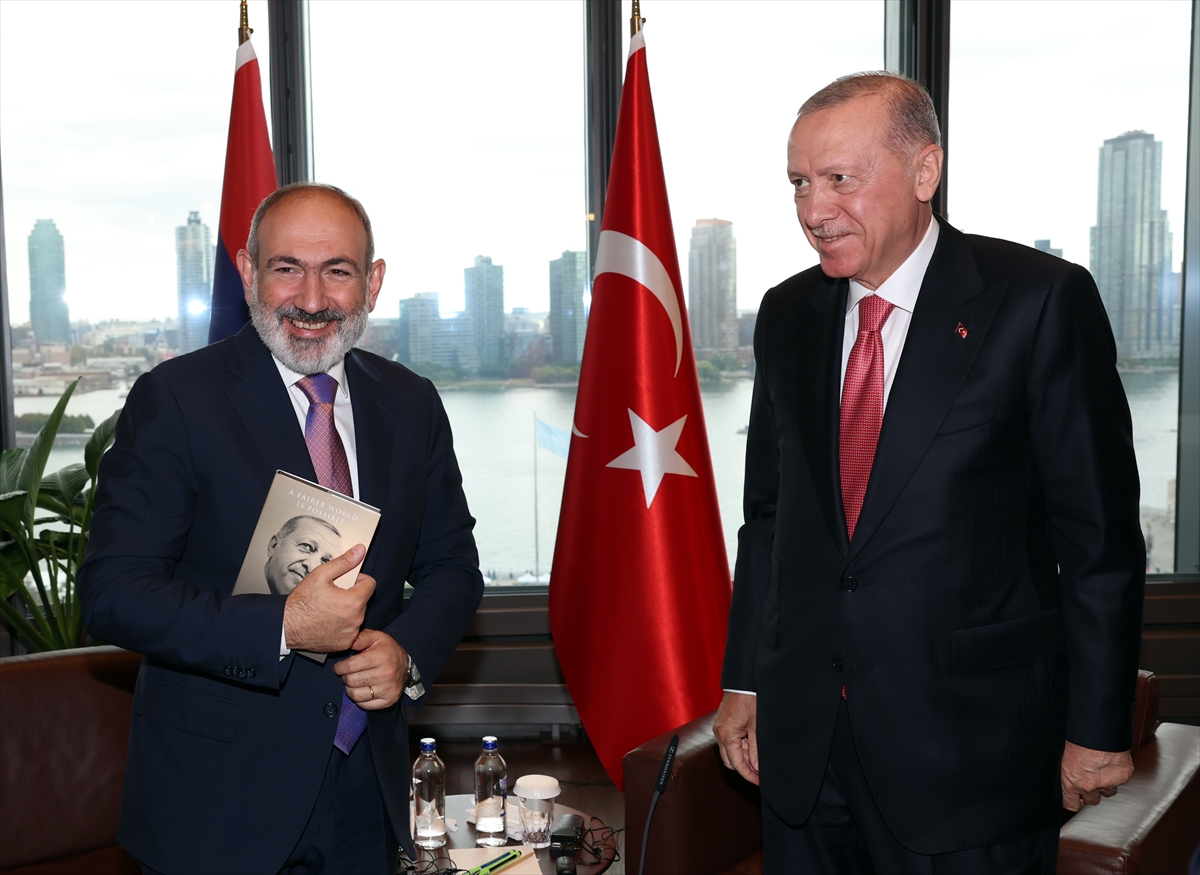 Paşinyan, Erdoğan'la görüşmek üzere Türkiye'ye geliyor