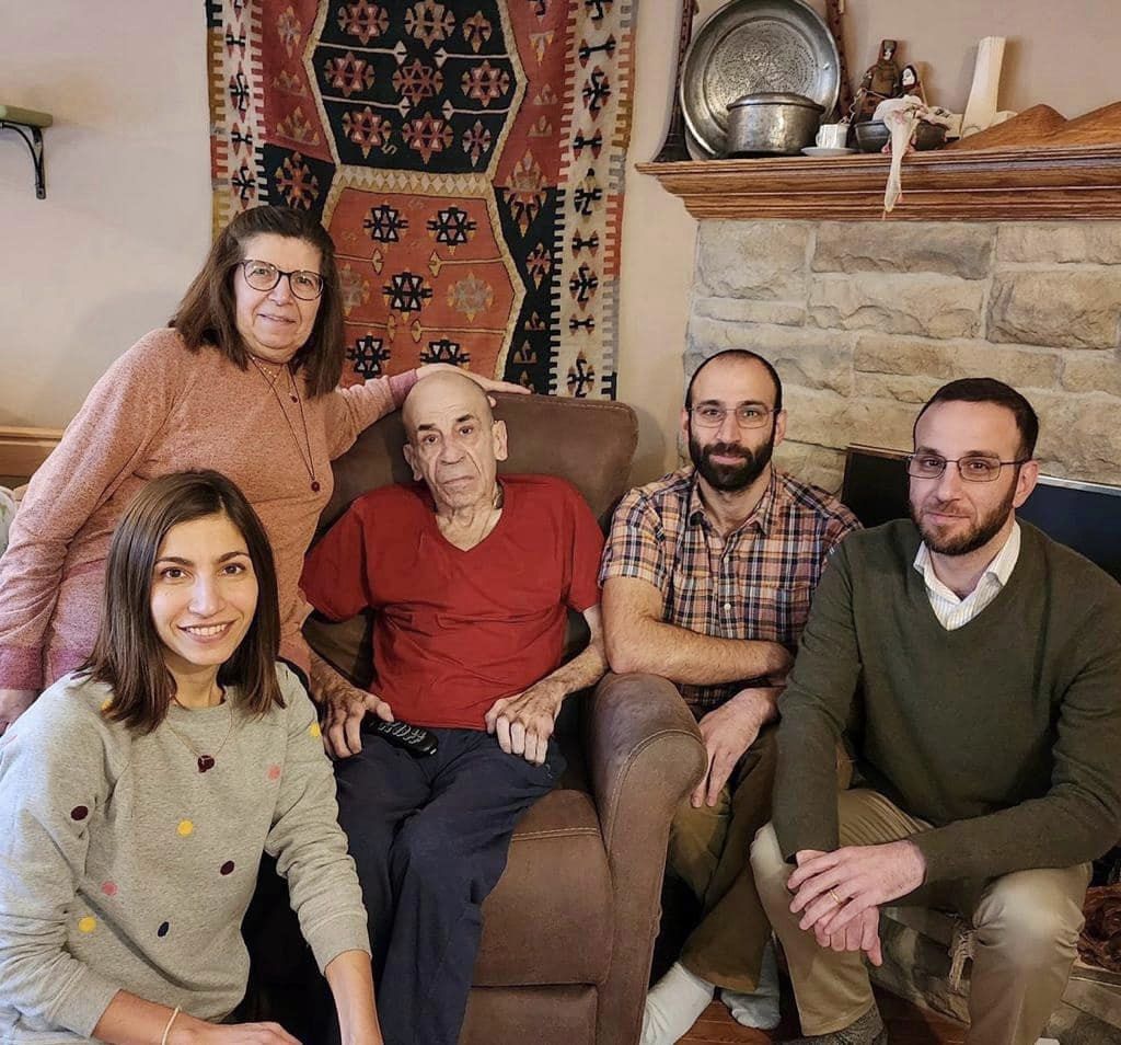 Jan Abrahamyan ailesi ile birlikte