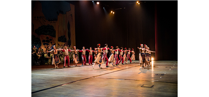 Հայկական երգ ու պարի խնջոյք Պոլսոյ բեմին վրայ