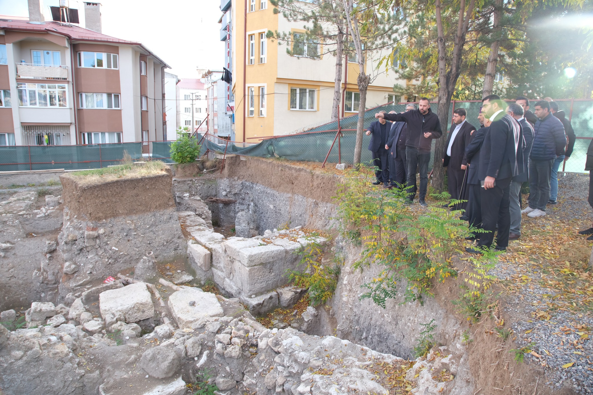 Patrik Maşalyan Aziz Vlas'ın mezarında