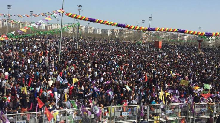 Diyarbakır'dan binler Newroz için toplandı