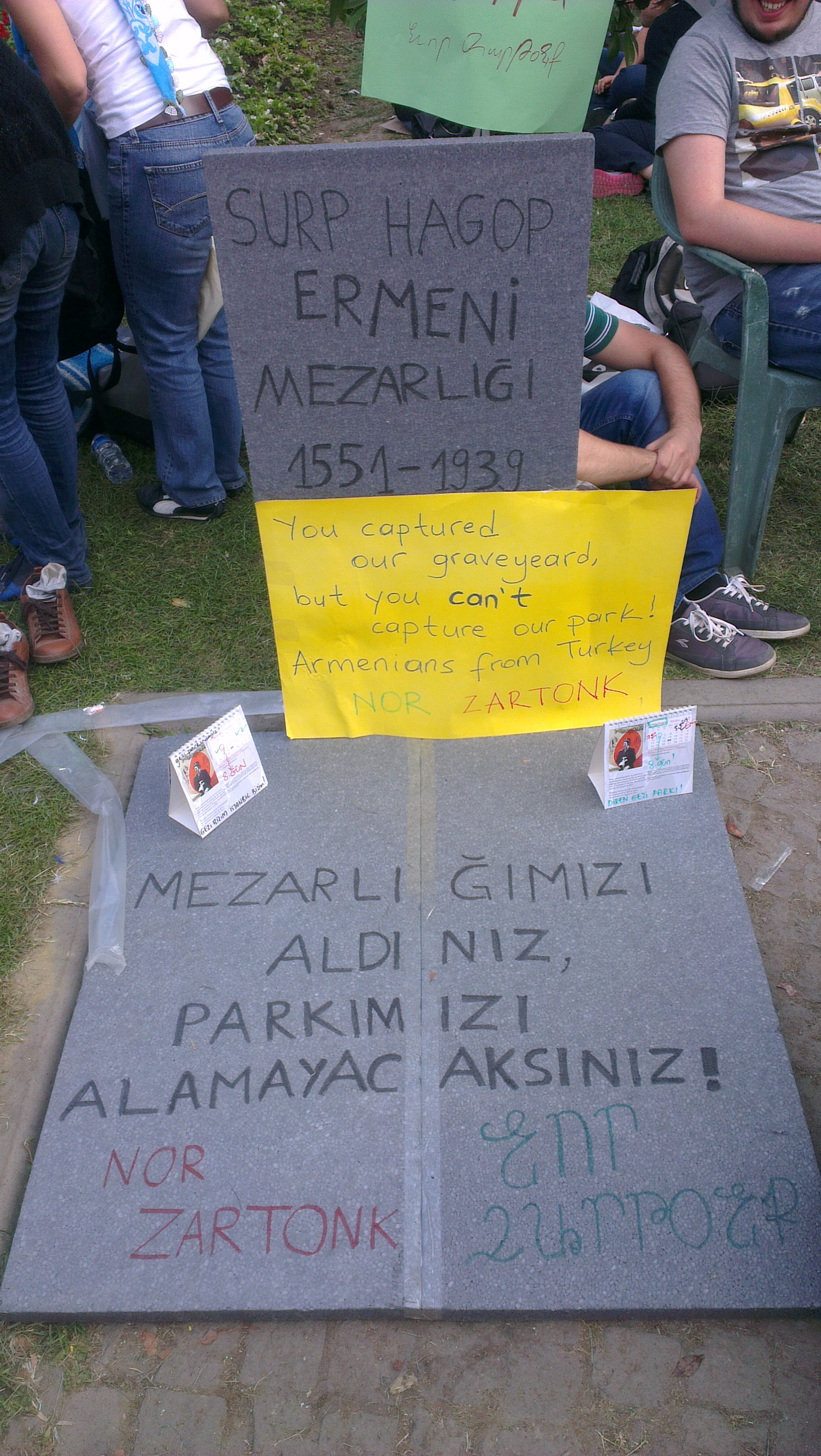 Gezi Parkı  direnişi (2013) döneminden bir pankart