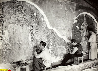 1930'larda Ayasofya'da mozaikler üzerinde gerçekleştiriler restorasyondan bir kare