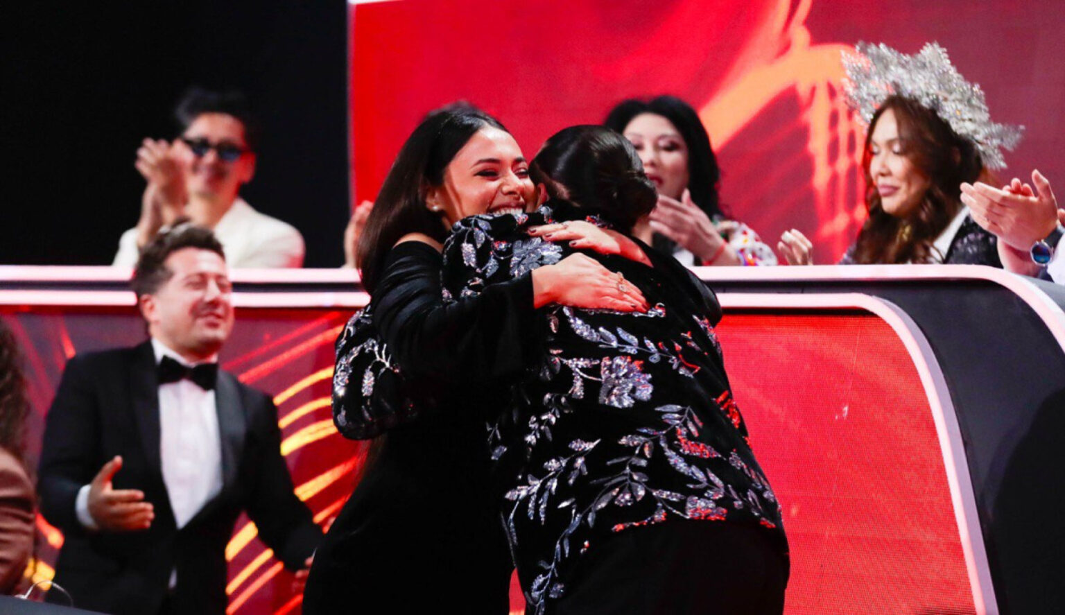 Azerbaycanlı jüri üyesinin Ermenistanlı yarışmacıya 12 puan vermesi tartışma yarattı