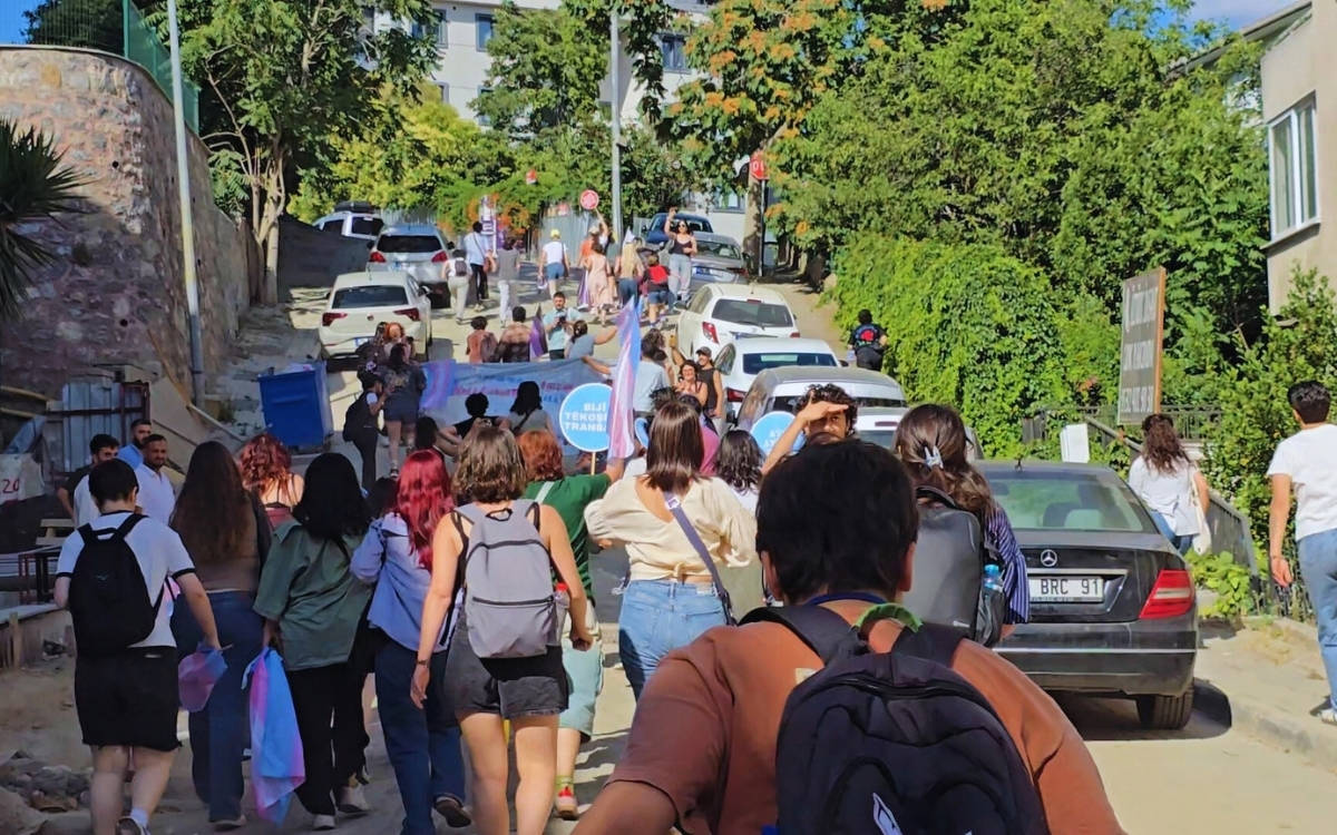 11. İstanbul Trans Onur Yürüyüşü: Polis müdahale etti, en az 30 gözaltı