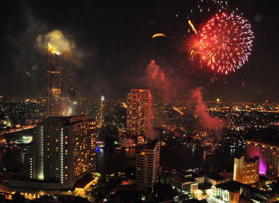 Tayland’ın başkenti Bangkok’daki yeni yıl kutlamalarında büyük coşku vardı