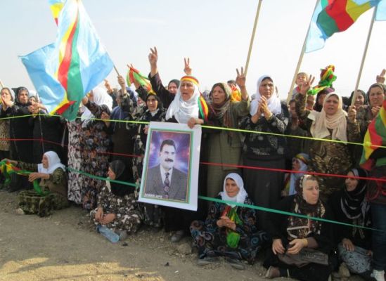 Nusaybin’de  onbinler ‘duvar’ı protesto için toplandı