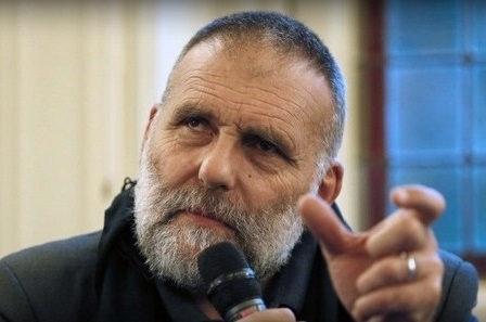 Muhalif Cizvit rahibi El Kaide kaçırdı