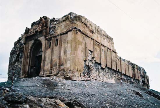 Karakol ablukasından kurtulan Aziz Bartholomeus Manastırı restorasyon bekliyor