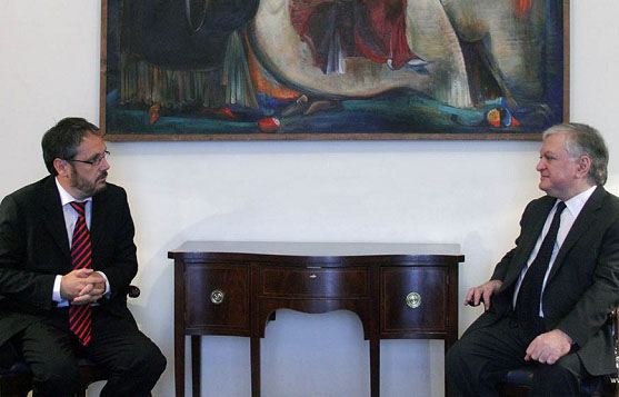 Ermenistan Dışişleri Bakanı Nalbandyan, İspanya Senatosu üyesini kabul etti